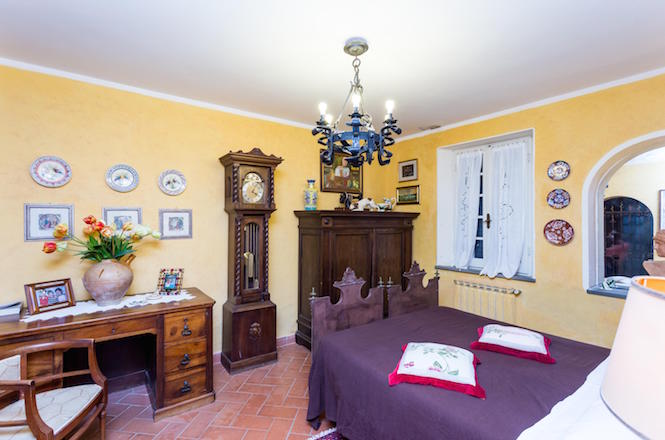camera-al-piano-terra-clicca-per-la-seguente-foto